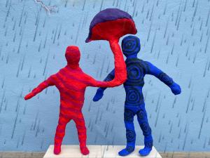 Figuren aus Draht und Gips